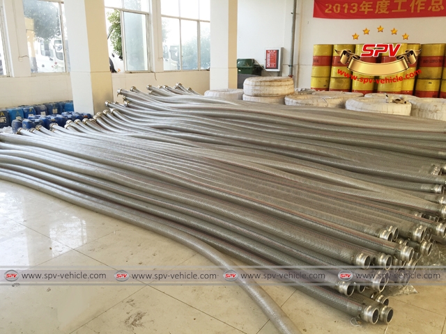Details of Water tanker equipped with gasoline engine pump HONDA 02 - hose Details of Water tanker equipped with gasoline engine pump HONDA 02 - hose