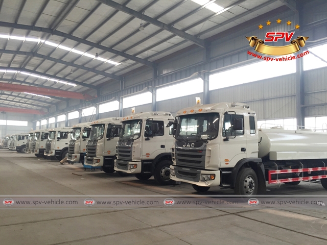 Water tanker JAC equipped with gasoline engine pump HONDA on manufacturing 02 Water tanker JAC equipped with gasoline engine pump HONDA on manufacturing 02