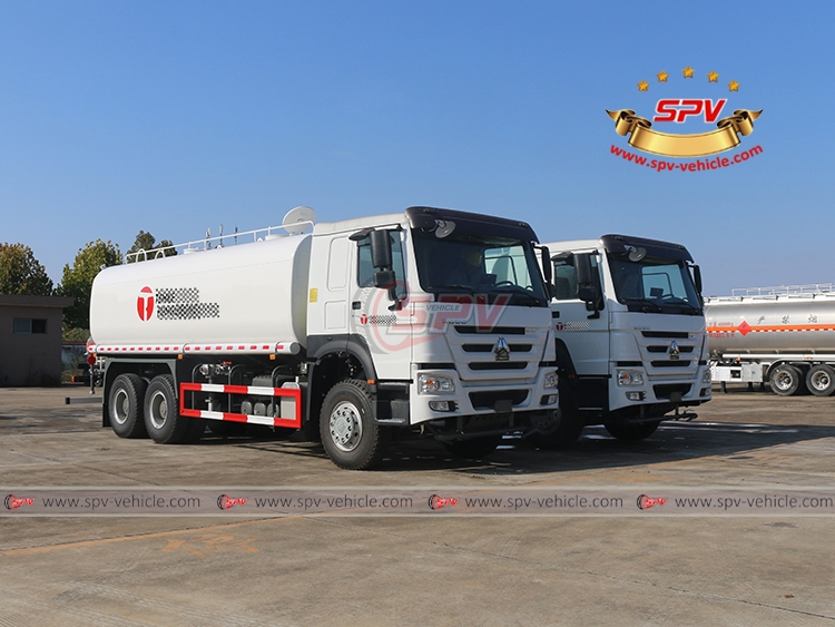 25,000 Litres Water Bowser Truck SINOTRUK - Front Right