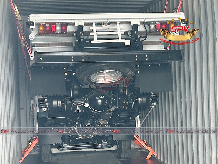 1 Unit of ISUZU Cargo Truck Loaded Into 1*40 HQ and Fixed