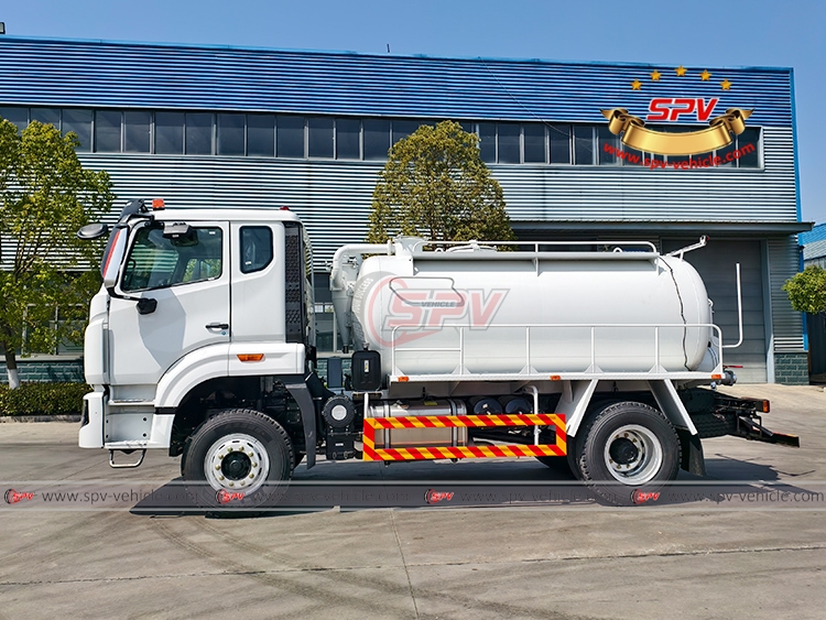 1 Unit of Waste Liquid Romve Truck Parking in SPV Factory