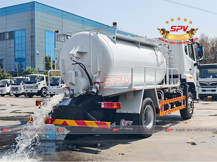 The Cesspool Cleaning Truck is Discharging Water Test 