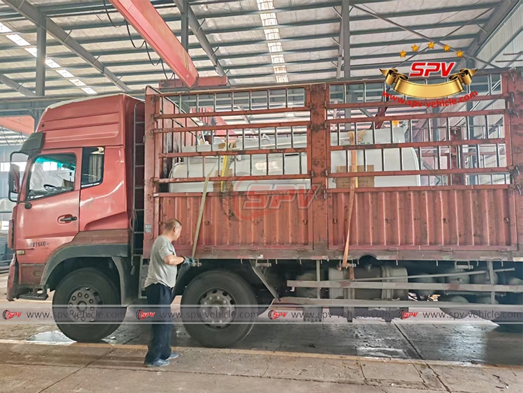 4,000 Litres Fuel Tank Body Loaded into Truck Delivery to Port